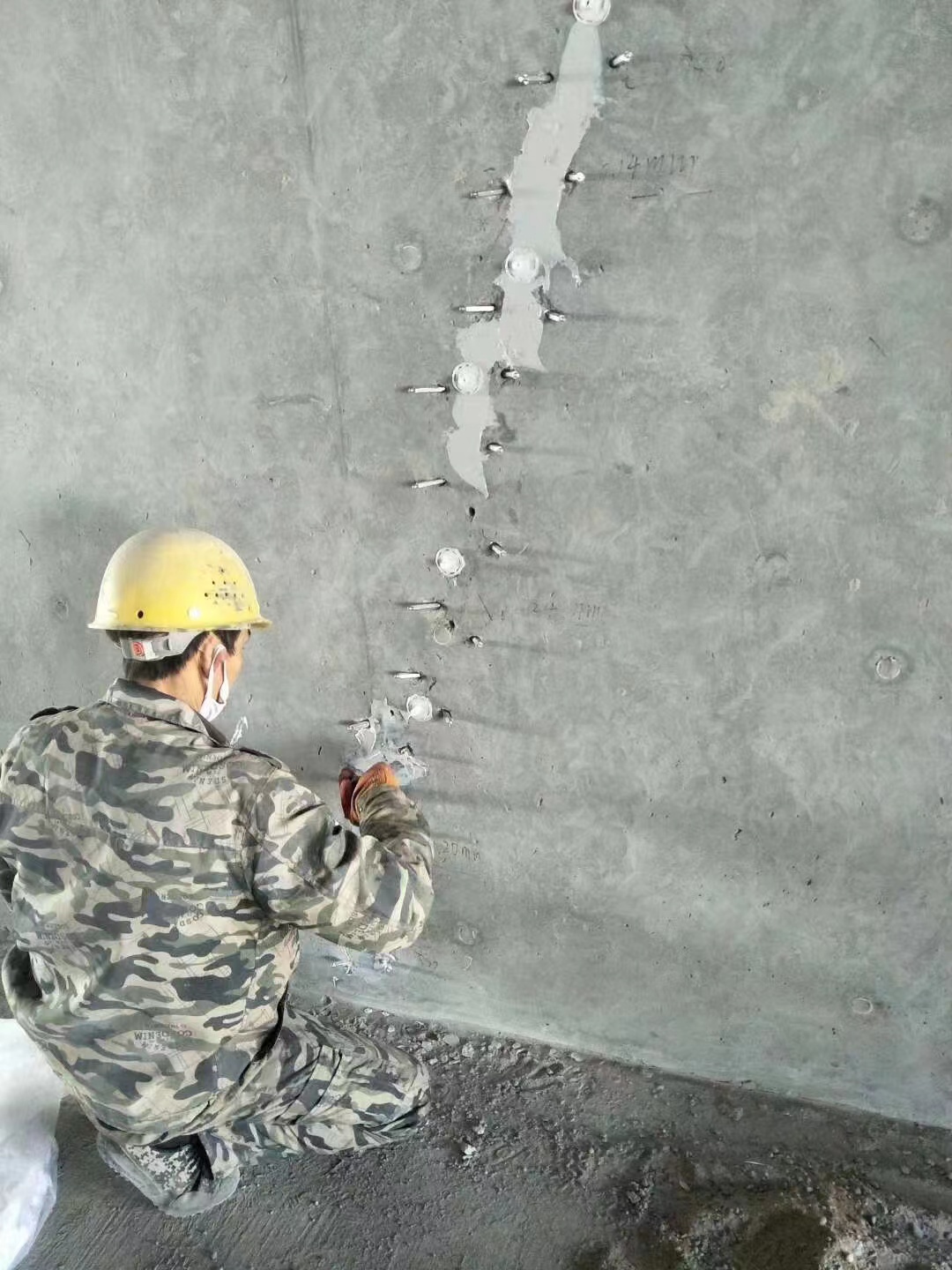 清江浦混凝土楼板裂缝加固施工的方案